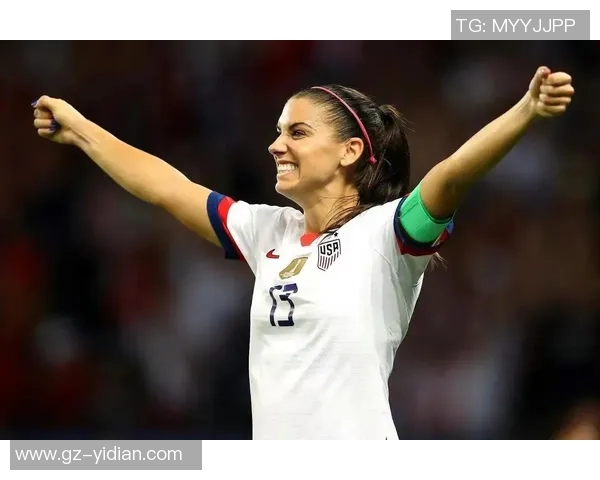 女足球星醉酒行为引发热议 网友质疑体育偶像形象是否失范